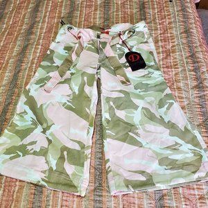 Destiny Jeans Pink Camo Capris - Size 9/10